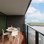 Huswell - New Apartment Overlooking The Yacht Harbor With Parking