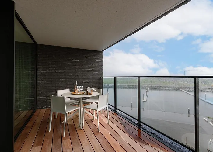 Huswell - New Apartment Overlooking The Yacht Harbor With Parking