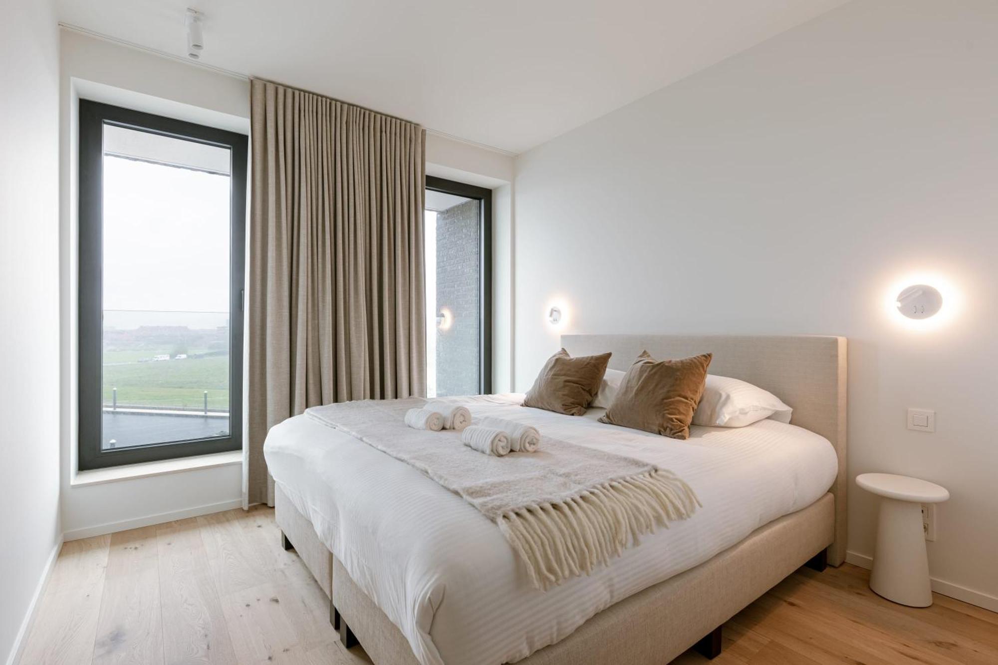 Huswell - New Overlooking The Yacht Harbor With Parking Appartement *